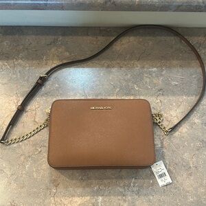 Michael kors jet set crossbody